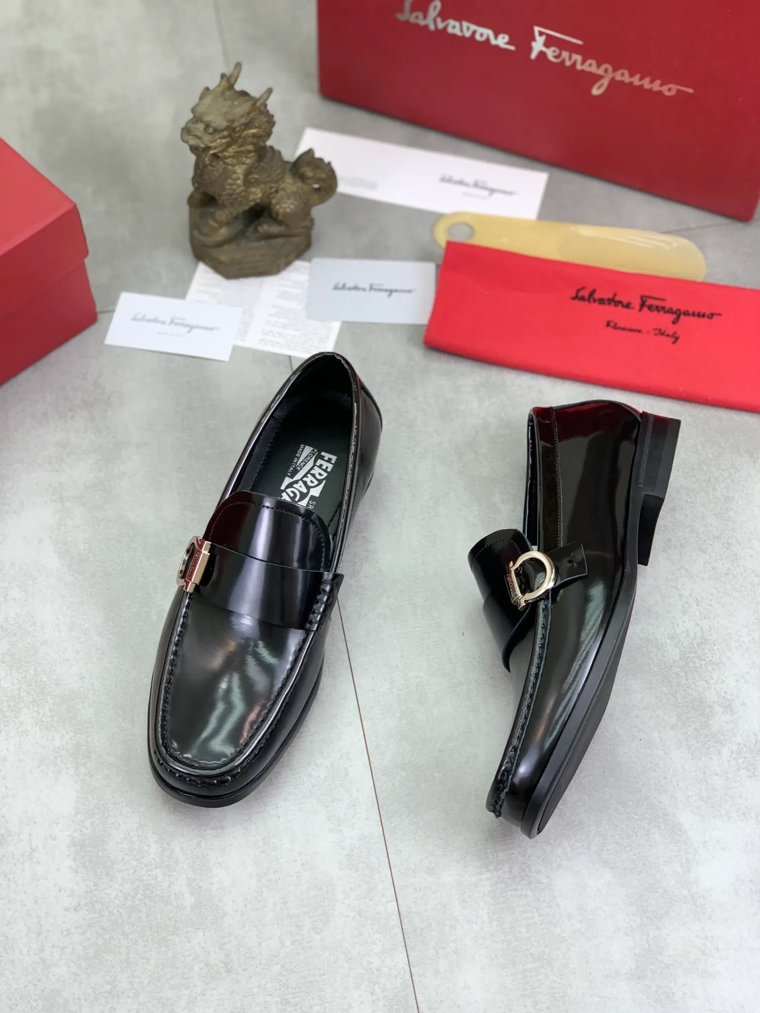 Men's Men's Shoes 💰P460💰[New Style] Water-dyed Niuli 🆘[Salvatore Ferragamo] Ferragamo's latest casual business leather shoes for men! Available at counters simultaneously! The fabric is made of specially imported original calfskin, the lining is made of imported water-dyed cowhide, and the original combination outsole is absolutely luxurious and leads the fashion trend. Matching code: 38-45; 3️⃣ colors available